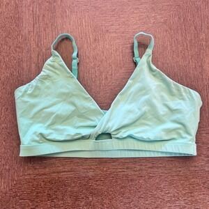 Fabletics Mint Green Twist Front V-Neck Sports Bra XL BA1723749-3952-17080